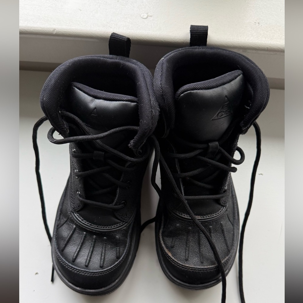 Nike ACG woodside boots leather lace up high cut shoes kids boys black size 1.5Y